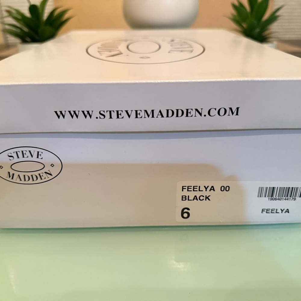 Steve Madden Elegant Black Strappy Heels - Picture 8 of 8